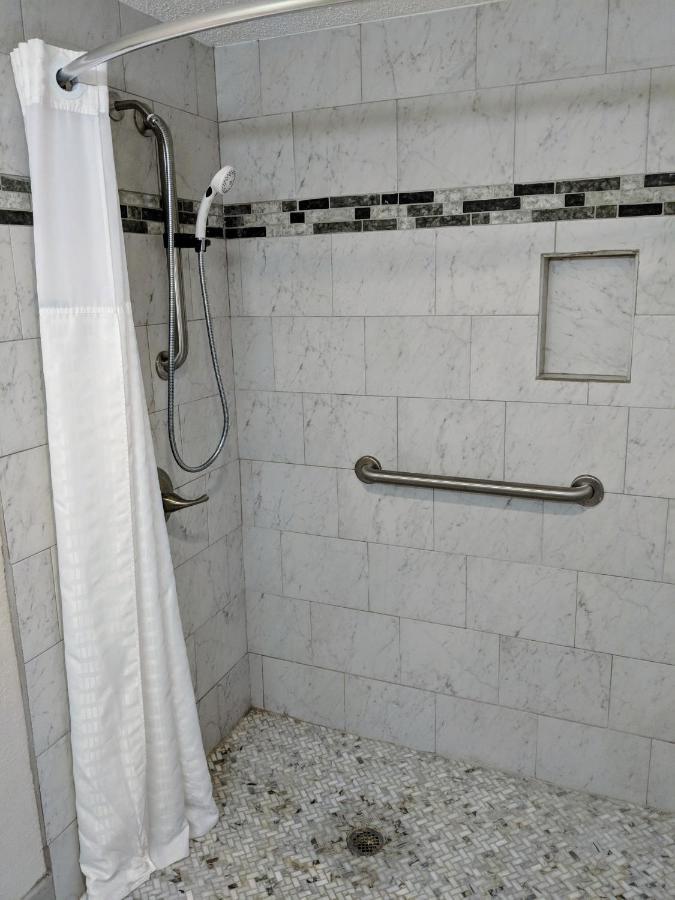 Super 8 By Wyndham לייק סיטי מראה חיצוני תמונה